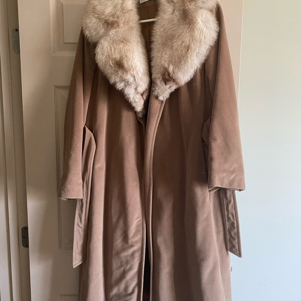 Vintage Lorendale by Bromleigh long winter coat with fur collar